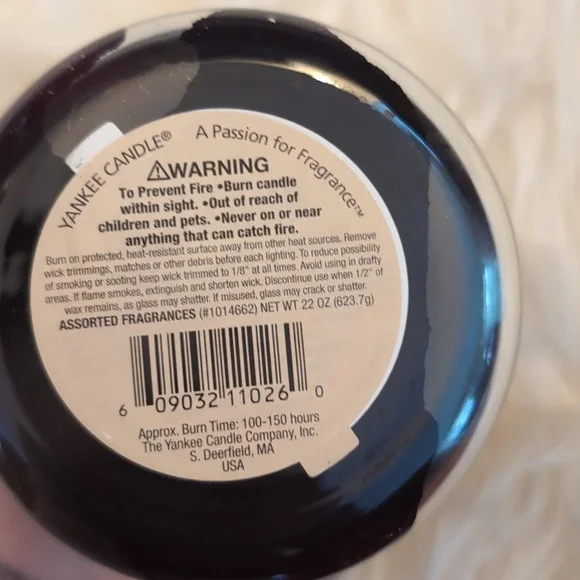 New, Unlit Vintage Yankee Candle Macintosh Spice 22oz Candle Jar - Picture 2 of 3